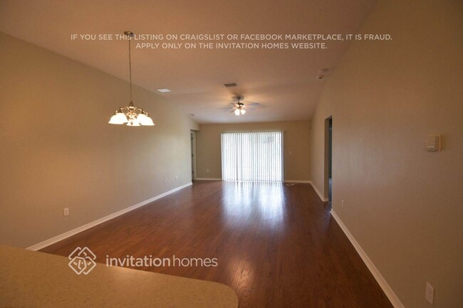 7565 Turtle View Dr in Ruskin, FL - Foto de edificio - Building Photo