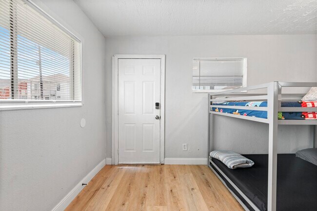 4018 Sealy Ave in Galveston, TX - Building Photo - Building Photo