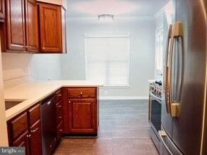 7256 Glen Hollow Ct in Annandale, VA - Building Photo - Building Photo