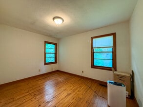 325 4th St in Calhoun, KY - Building Photo - Building Photo