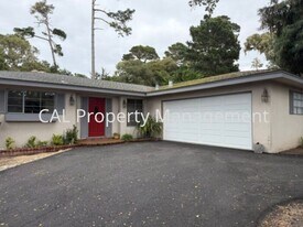 1043 Ortega Rd in Pebble Beach, CA - Building Photo