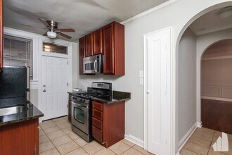 551 W Surf St, Unit #3W in Chicago, IL - Foto de edificio - Building Photo
