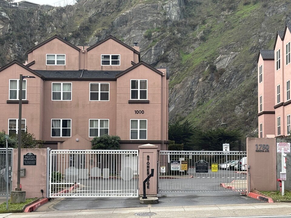 103 Stoneridge Ln in San Francisco, CA - Building Photo