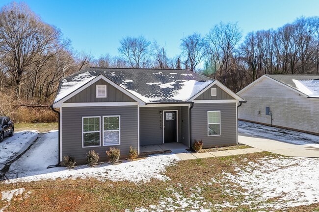1020 N Oakwood St in Gastonia, NC - Building Photo - Building Photo