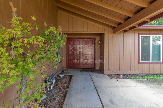 2414 Shropshire Dr in Stockton, CA - Building Photo - Building Photo