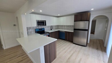 1448 NE 24th Ct in Wilton Manors, FL - Foto de edificio - Building Photo
