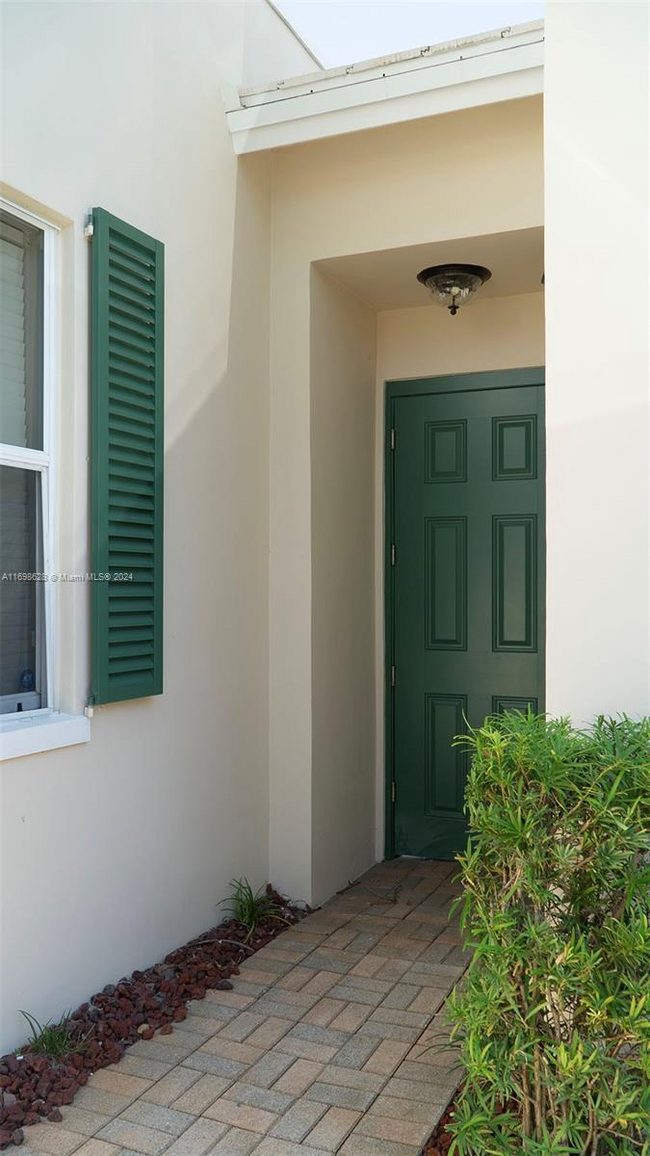 17276 Bermuda Village Dr in Boca Raton, FL - Foto de edificio - Building Photo