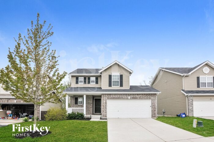 824 Cadbury Dr in Wentzville, MO - Building Photo