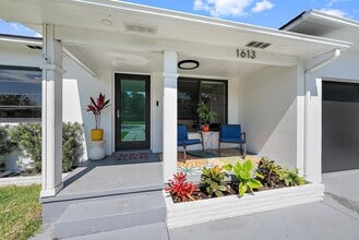 1613 N J Terrace in Lake Worth Beach, FL - Building Photo - Building Photo