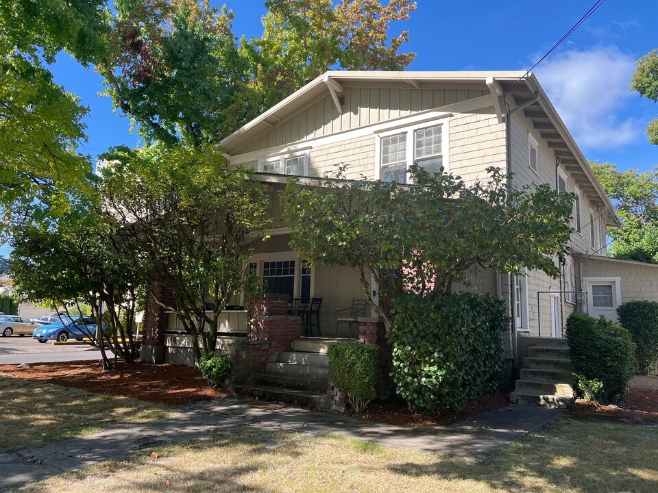 202 NW 15th St in Corvallis, OR - Foto de edificio