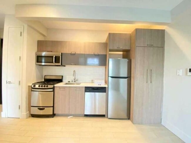 property at 272 W 139th St
