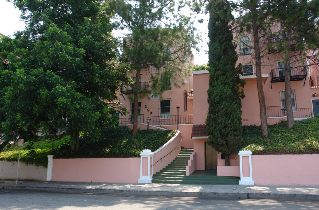 250 S Coronado St in Los Angeles, CA - Building Photo