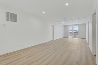 9201 N Milwaukee Ave in Niles, IL - Building Photo - Building Photo