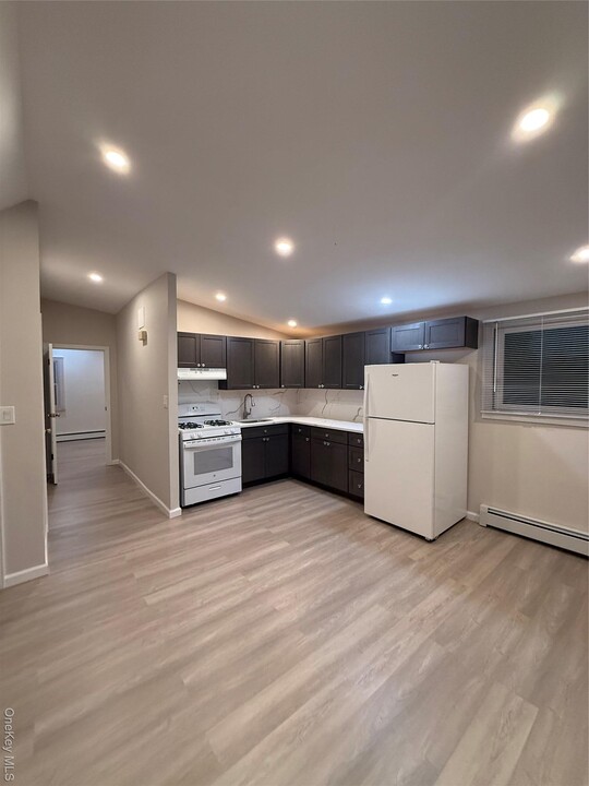 1158 Laidlaw Ave in Franklin Square, NY - Building Photo