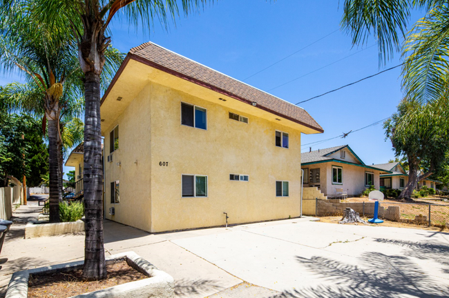 607 W Limited St in Lake Elsinore, CA - Building Photo - Primary Photo