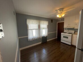 23 Thayer St, Unit 1 in Belmont, MA - Building Photo - Building Photo