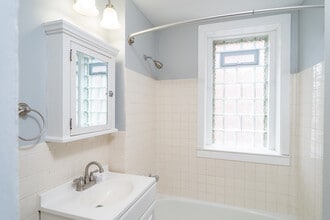 Windsor Apartments in Buffalo, NY - Building Photo - Interior Photo