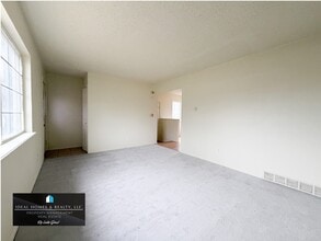 2104 Flamingo Dr in Mount Morris, MI - Building Photo - Building Photo