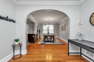 7557 Buckingham Dr in Clayton, MO - Building Photo - Building Photo