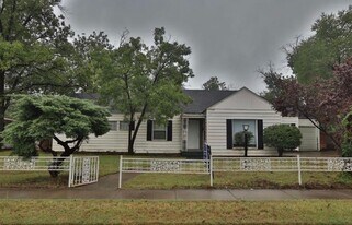 2113 30th St in Lubbock, TX - Building Photo