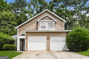 2050 Downs Pl in Lithonia, GA - Building Photo