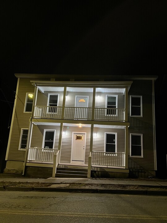 144 N Clinton St, Unit 4 in Poughkeepsie, NY - Foto de edificio