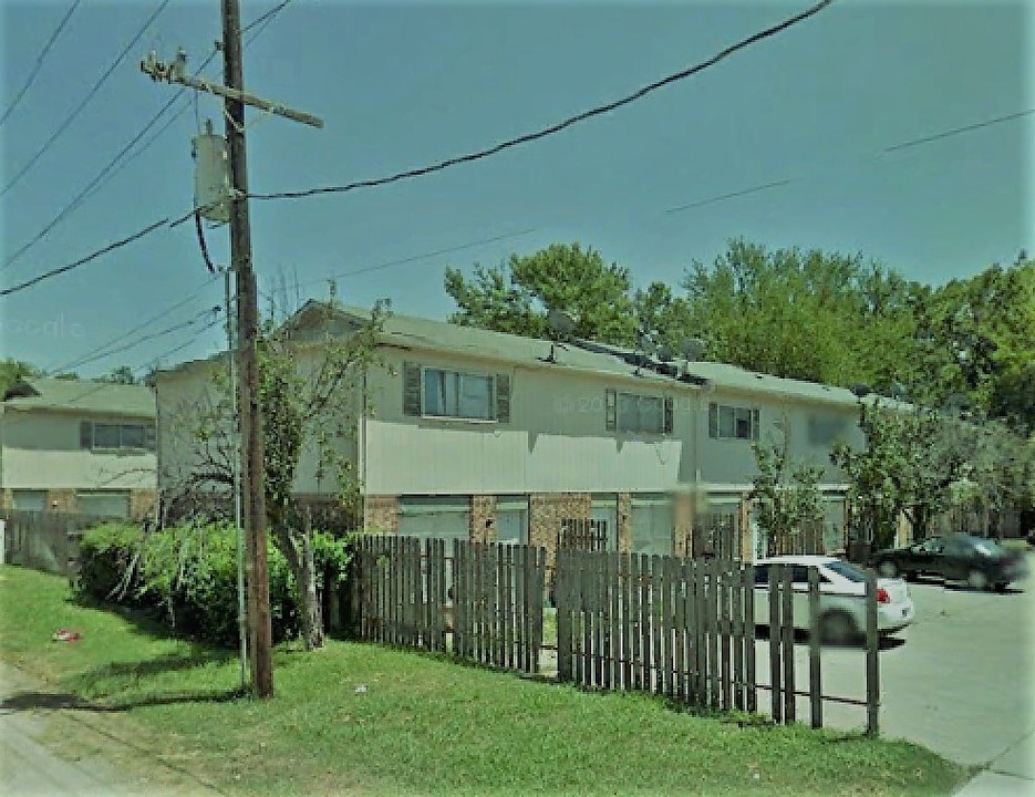 Green St Apartments in Marlin, TX - Building Photo