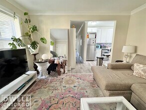 3825 N Greenview Ave, Unit 2A in Chicago, IL - Foto de edificio - Building Photo