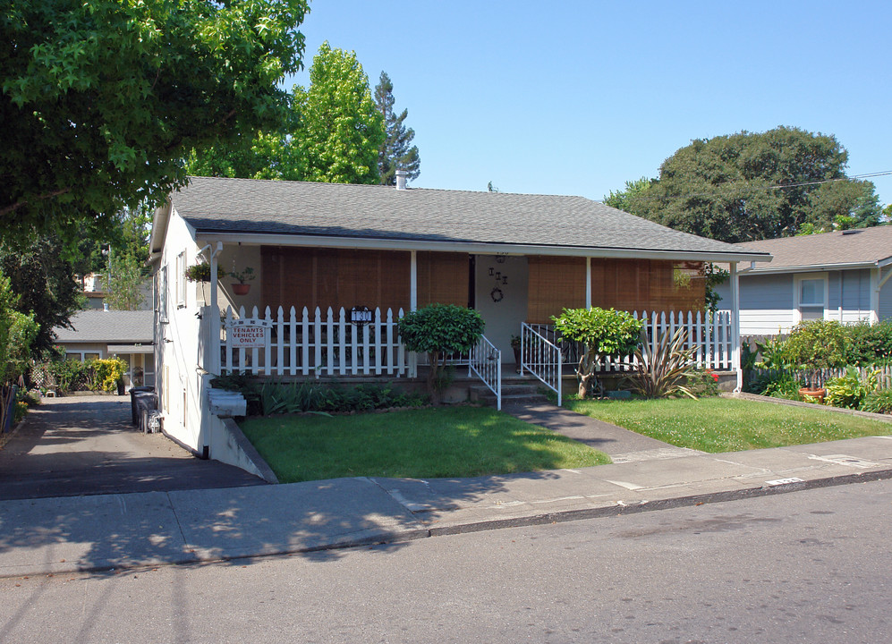 130 Florence Ave in Sebastopol, CA - Building Photo