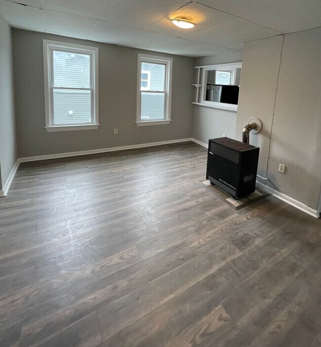 81 Merrifield St, Unit 1 in Worcester, MA - Foto de edificio - Building Photo