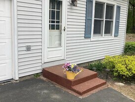 91 Holmes Rd, Unit 1 Bd/1 Bath Apt in Scarborough, ME - Building Photo