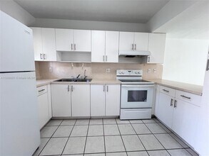 519 W 68th St in Hialeah, FL - Building Photo - Building Photo