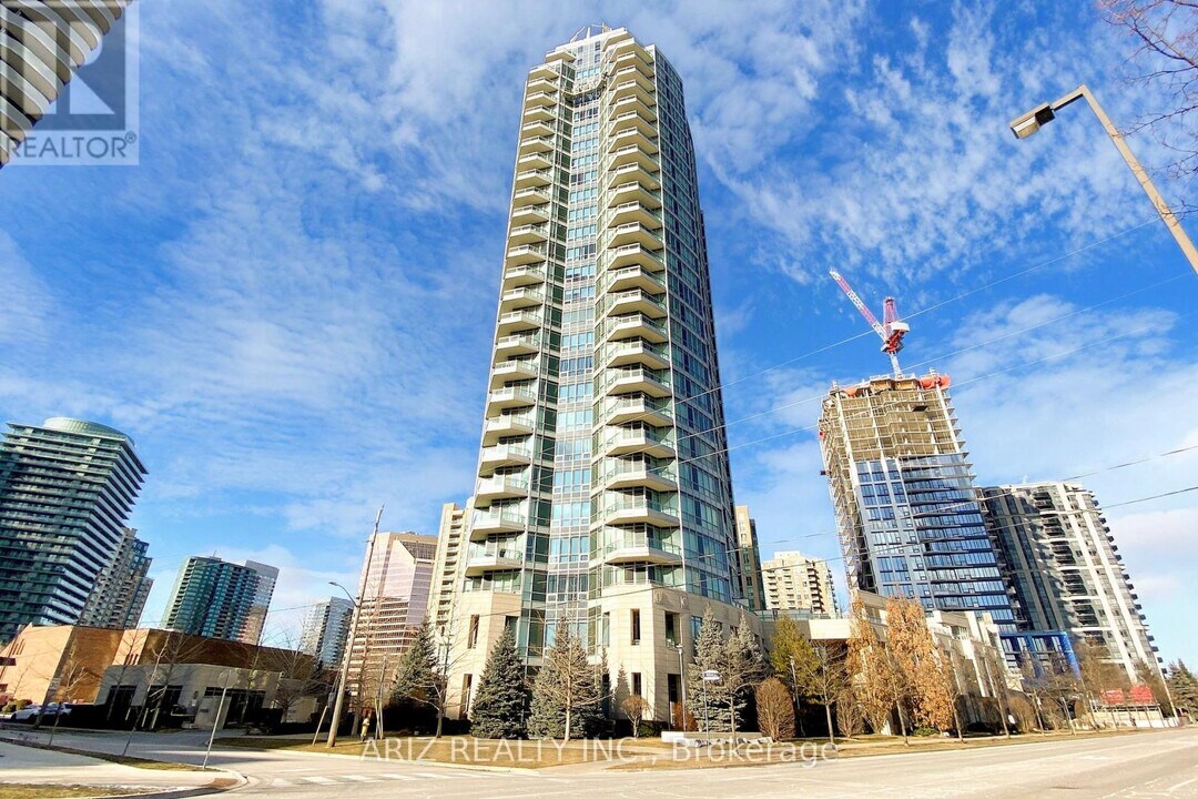 715-718 HOLMES Ave in Toronto, ON - Building Photo