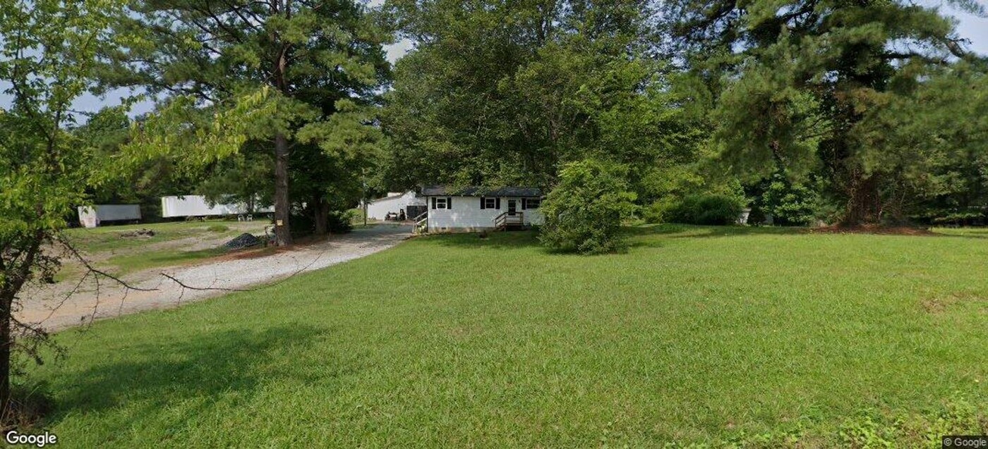 693 Clement Town Rd in Powhatan, VA - Building Photo