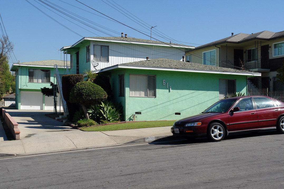 611 E Aerick St in Inglewood, CA - Foto de edificio