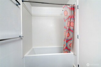 4180 244th Pl SE in Sammamish, WA - Foto de edificio - Building Photo