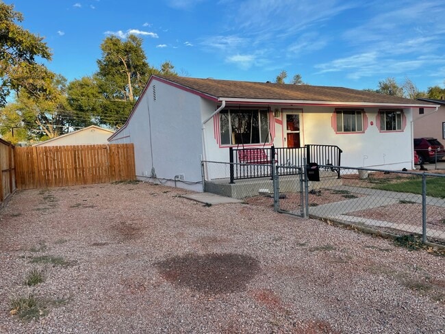 3116 Skyview Ave in Pueblo, CO - Building Photo - Building Photo