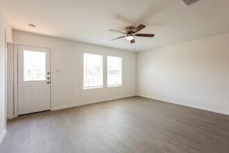 2234 Croaker Crk in San Antonio, TX - Foto de edificio - Building Photo