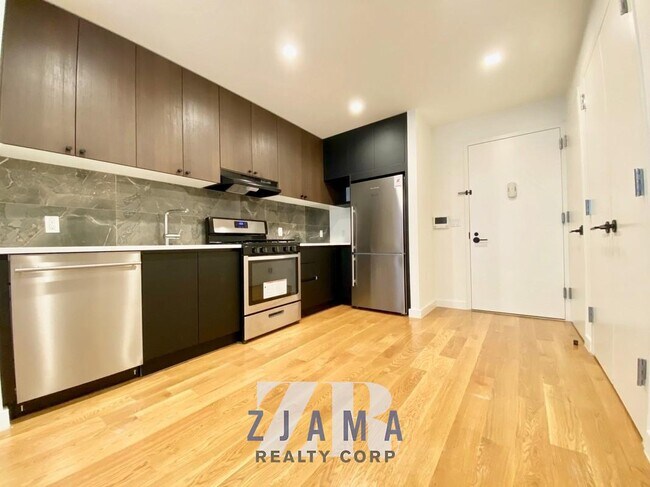 25 E 19th St in Brooklyn, NY - Foto de edificio - Building Photo