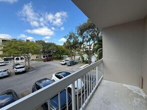 7722 Camino Real in Miami, FL - Building Photo - Building Photo