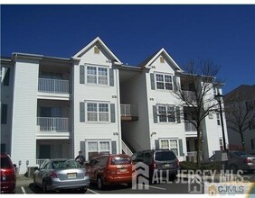 236 Waterford Dr in Edison, NJ - Building Photo - Building Photo