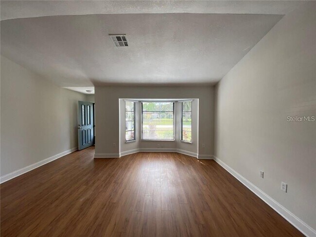 3892 Suburban Ln in North Port, FL - Building Photo - Building Photo