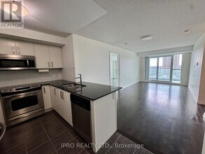 17-2117 Anndale Dr in Toronto, ON - Building Photo - Building Photo