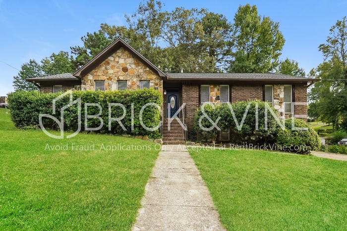 2228 Cedarcrest Dr in Birmingham, AL - Building Photo