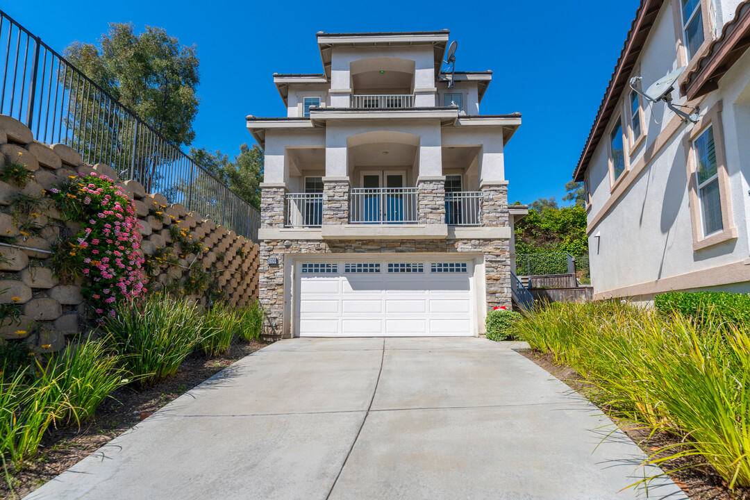 2895 Hathaway Ct in Signal Hill, CA - Building Photo