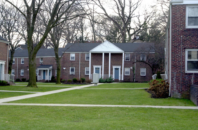 Greylock Apartments in Nutley, NJ - Building Photo - Building Photo