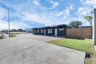 11605 W Hardy Rd in Houston, TX - Building Photo - Building Photo