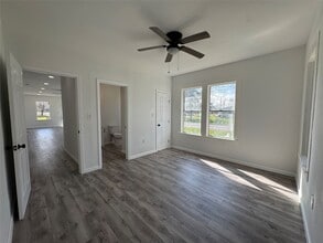 301 E 3rd St in Sweeny, TX - Building Photo - Building Photo