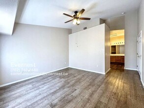 10525 Autumn Pine Ave in Las Vegas, NV - Building Photo - Building Photo