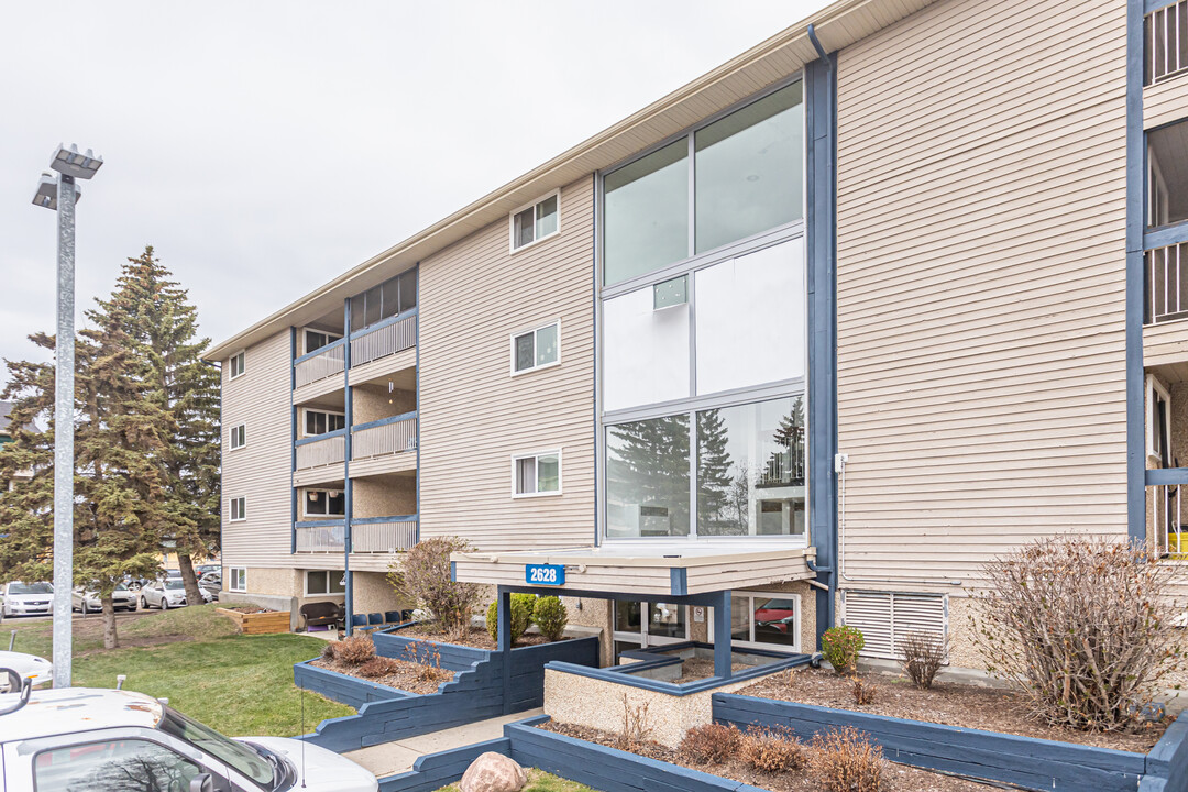 Millwoods Place Condominiums in Edmonton, AB - Building Photo